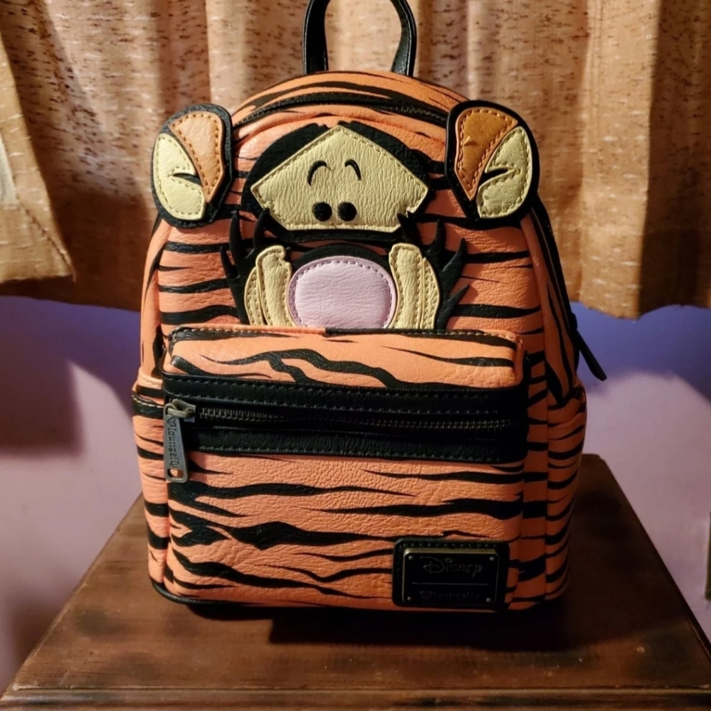 Tigger loungefly backpack original loungefly logo with heart